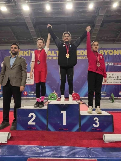 Pursaklar Belediyespor sporcusu Z&uuml;mra Yurtseven, U15 T&uuml;rkiye Halter Şampiyonası&rsquo;nda şampiyonu oldu
