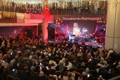 Pursaklar&rsquo;da Ramazan etkinlikleri, Fadıl Aydın&rsquo;ın konseriyle noktalandı
