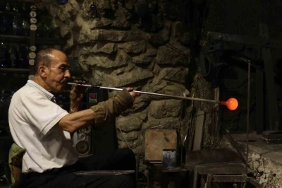 &quot;2016 Dünya El Sanatları Kenti&quot; ünvanlı El Halil’de tarihi atölyeler can çekişiyor
