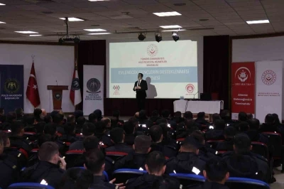 &quot;Ailemle Güvendeyim&quot; projesi kapsamında polis adaylarına eğitim verildi
