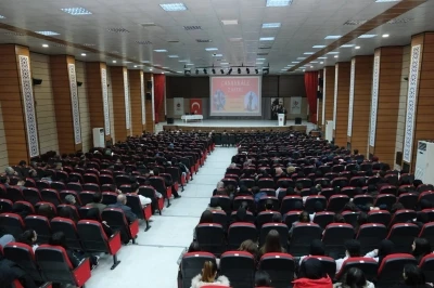 "Akif&rsquo;in Diliyle &Ccedil;anakkale" konulu konferans d&uuml;zenlendi
