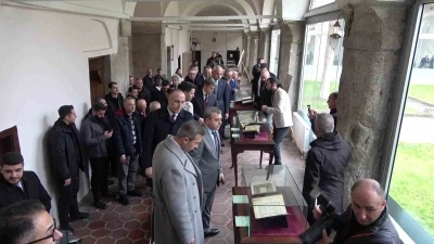 "Amasya&rsquo;dan İstanbul&rsquo;a Şeyh Hamdullah Yazma Eser Sergisi" a&ccedil;ıldı
