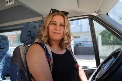 &quot;Ben bu işi yaparım&quot; diyerek direksiyona geçti, öğrencilerin &quot;Songül ablası&quot; haline geldi
