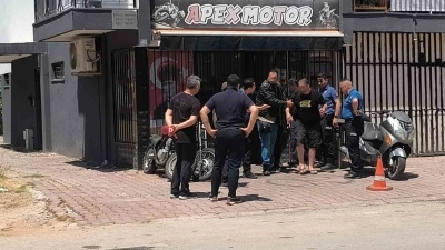 "Ben s&ouml;z verdim mi tutarım" deyip &uuml;zerine benzin d&ouml;kerek iş yerine kendini kilitledi
