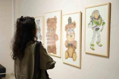 &quot;Çocukluk Düşleri&quot; kişisel sergisi sanatseverlerle buluştu
