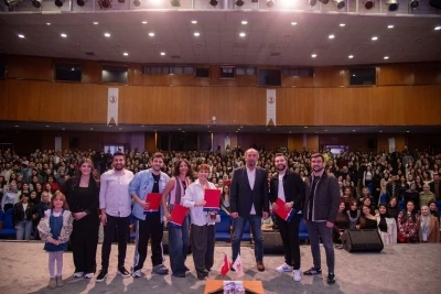 "&Ccedil;ok G&uuml;zel Hareketler Bunlar 2" ekibinden OM&Uuml;&rsquo;de sanat ve kariyer sohbeti
