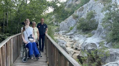 "D&uuml;nyanın en uzun boylu kadını" Kastamonu&rsquo;da Horma Kanyonunu gezdi
