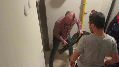 &quot;Eski eşim bıçakladı&quot; diyen kadının kapısı kırıldı, gerçek herkesi şaşırttı
