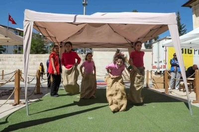 &quot;Geleneksel Oyunlar&quot; Sivas’ta çocukları sevindirdi
