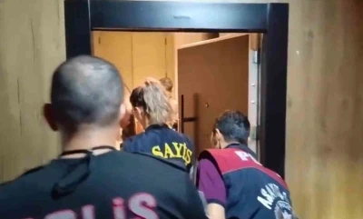 "G&uuml;venli &Ouml;deme Sistemi" kılıfıyla dolandırıcık yapan &ccedil;ete &ccedil;&ouml;kertildi: 10 kişi tutuklandı
