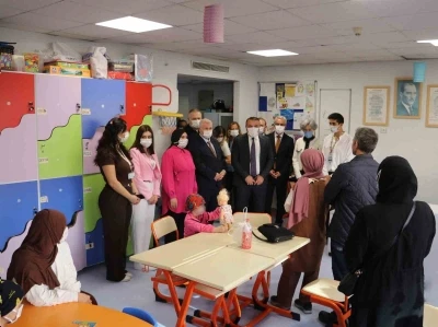 &quot;Hastane Okulu&quot;ndaki öğrenciler eğitimden kopmuyor
