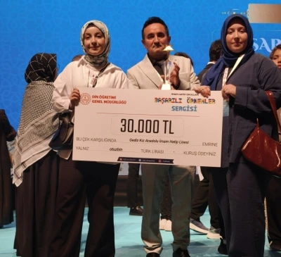 &quot;İmam Hatip Okulları Başarı Örnekleri&quot; sergisinde Kütahya’ya çifte gurur
