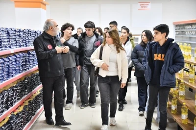 "İyilik El&ccedil;isi" Projesi gen&ccedil;lere yardımlaşma ve tarih bilinci aşılıyor
