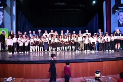 "Kalbimin En G&uuml;zel Şiiri: Annem" yarışmasının &ouml;d&uuml;l t&ouml;reninde duygu dolu anlar yaşandı
