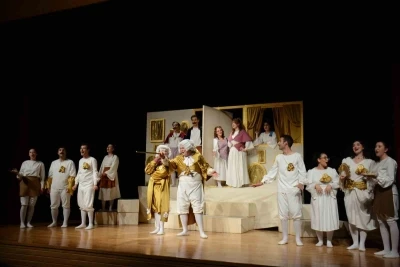 &quot;Kibarlık Budalası&quot; tiyatroseverlerle buluştu
