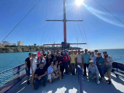 &quot;Kitaplar Konuşuyor&quot; projesi gönüllülerle denize açıldı
