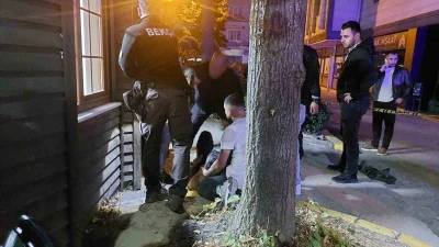 &quot;Kızıma uyuşturucu sattın&quot; diyerek kurşun yağdırdı: 1 yaralı
