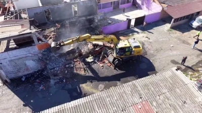 &quot;Kore&quot; Mahallesi’nde büyük temizlik: Zulalar tek tek yıktırıldı
