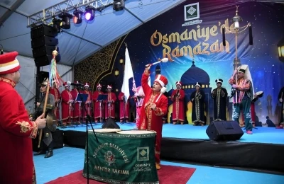 "Mehterin nefesi, Ramazan&rsquo;ın sesi" Osmaniye&rsquo;de sokakları şenlendirdi
