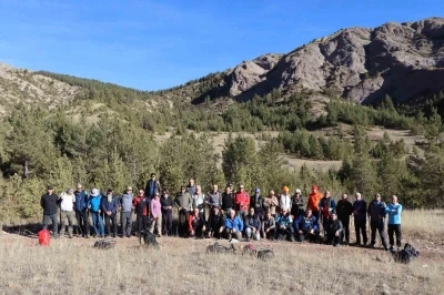 &quot;Öğretmenler Günü&quot; için 15 kilometrelik yürüyüş
