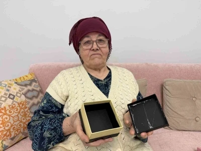 "Polisiz" diyerek kandırdılar, yaşlı kadının 2 milyonluk altını &ccedil;aldılar
