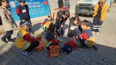 &quot;Sağlıklı Çocuk, Sağlıklı Gelecek&quot; programı devam ediyor
