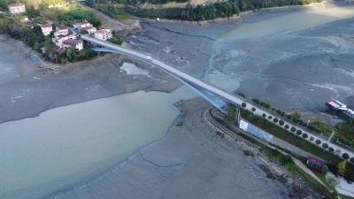 &quot;Saklı cennet&quot; Ayvacık’ta baraj suları çekildi, kara ortaya çıktı
