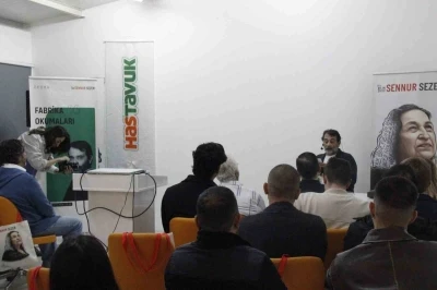 "Sanat&ccedil;ılar Sennur Sezer Okuyor" etkinliğinin konuğu Arif Pişkin oldu
