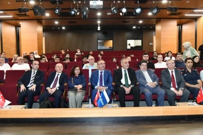 "Tarihin İzinde Tekirdağ" konferansında kentin tarihi gelişimi, k&uuml;lt&uuml;rel mirası ve stratejik &ouml;nemi anlatıldı
