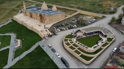 "Taştaki gizem, ruhtaki huzur&rsquo; 8 asırlık camide anlamlı etkinliğe ev sahipliği yaptı
