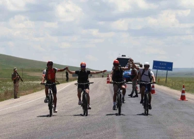 "Ter&ouml;rs&uuml;z T&uuml;rkiye" i&ccedil;in 20 km pedal &ccedil;evirdiler
