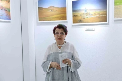 "Uzaklarda Bir Yerlerde" sergisi a&ccedil;ıldı
