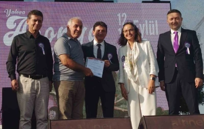 &quot;Yalova Aronya Festivali&quot; renkli görüntülerle başladı
