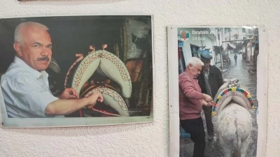 &quot;Yaşayan İnsan Hazinesi&quot; ödüllü usta, semerciliği yaşatmaya devam ediyor
