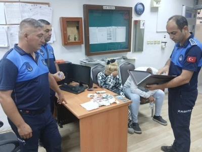 &quot;Yoğun bakımda hastamız var&quot; deyip dilendiler, zabıta yakaladı
