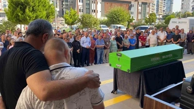 Radyoloji teknisyeni g&ouml;rev yaptığı hastaneden g&ouml;zyaşlarıyla uğurlandı
