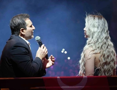 Rafet El Roman&rsquo;dan Kırıkkale&rsquo;de unutulmaz 23 Nisan konseri: Binlerce kişi meydana akın etti
