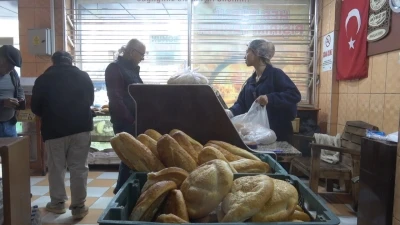 Ramazan ayında zam yapmayan fırıncı ekmeği ve pideyi 10 TL&rsquo;den satıyor
