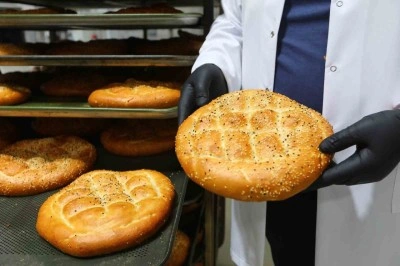Ramazan ayının simgesi pideler, haydi ekmek b&uuml;felerinde satışta olacak