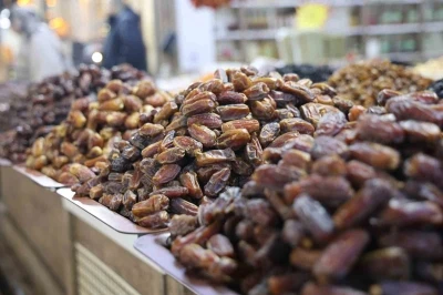 Ramazan ayının vazge&ccedil;ilmezi hurma, tezgahlarda yerini aldı
