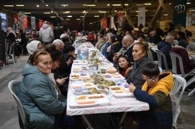 Ramazan&rsquo;ın bereketi 1050 konutlar&rsquo;da paylaşıldı
