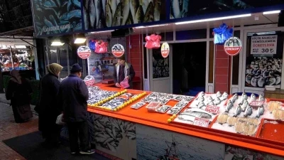 Ramazan&rsquo;ın son g&uuml;nlerinde balığa ilgi azaldı, fiyatlar d&uuml;şt&uuml;
