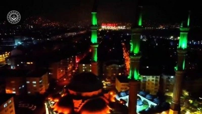 Ramazanın ikinci yarısında mahyalar, "Aile Yılı" i&ccedil;in yanıyor