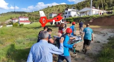 Refahiye&rsquo;de g&ouml;ğ&uuml;s ağrısı ge&ccedil;iren hasta hava ambulansıyla hastaneye ulaştırıldı
