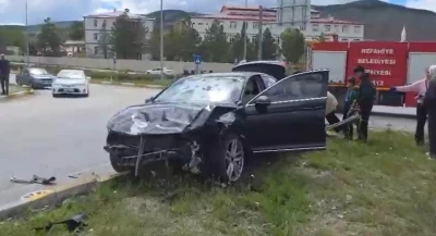 Refahiye&rsquo;de iki otomobil &ccedil;arpıştı: 6 yaralı
