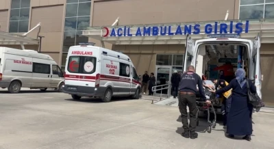 Refahiye&rsquo;de trafik kazasında yaralanan 6 kişi Erzincan&rsquo;daki hastaneye getirildi
