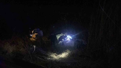 Ref&uuml;je &ccedil;arpan otomobil, dere yatağına d&uuml;şt&uuml;: 1 &ouml;l&uuml;, 3 yaralı
