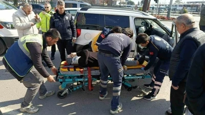 Ref&uuml;je &ccedil;arpan otomobil yan yattı: 1 yaralı
