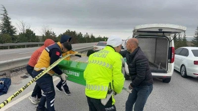 Ref&uuml;je girip yan yatan ara&ccedil;ta 1kişi &ouml;ld&uuml;, 2 kişi yaralandı
