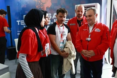 Rektör Altun, TEKNOFEST’te teknoloji tutkunları ile buluştu
